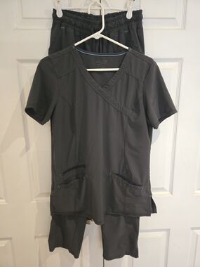 Scrubstar Small Women’s Dark Gray V-Neck Scrub Set